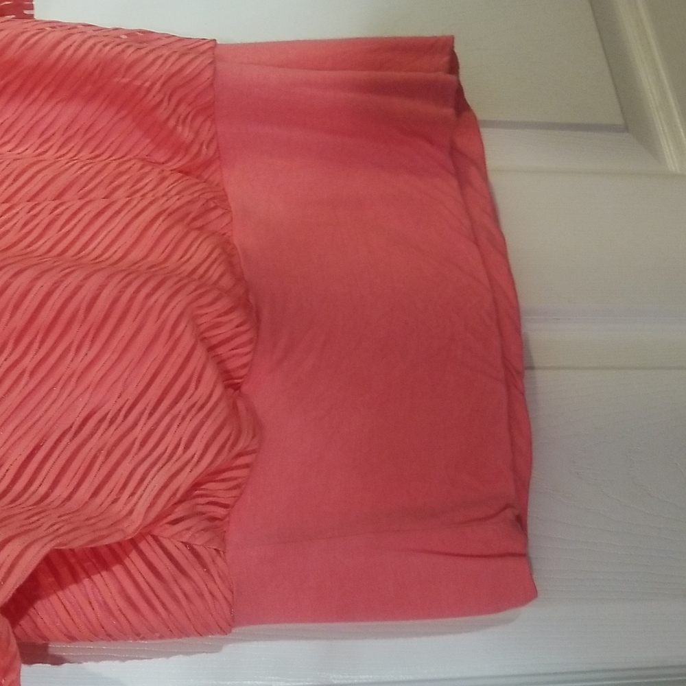 Sexy shirt with attached necklace. Size medium - Picture 4 of 6